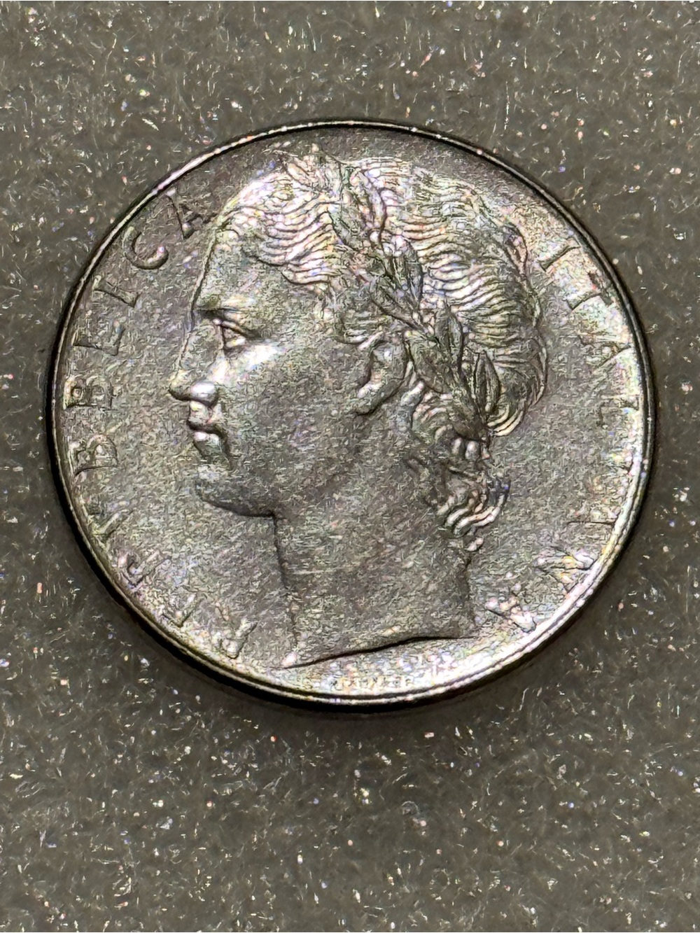 1981-R Italy 100 Lire Coin